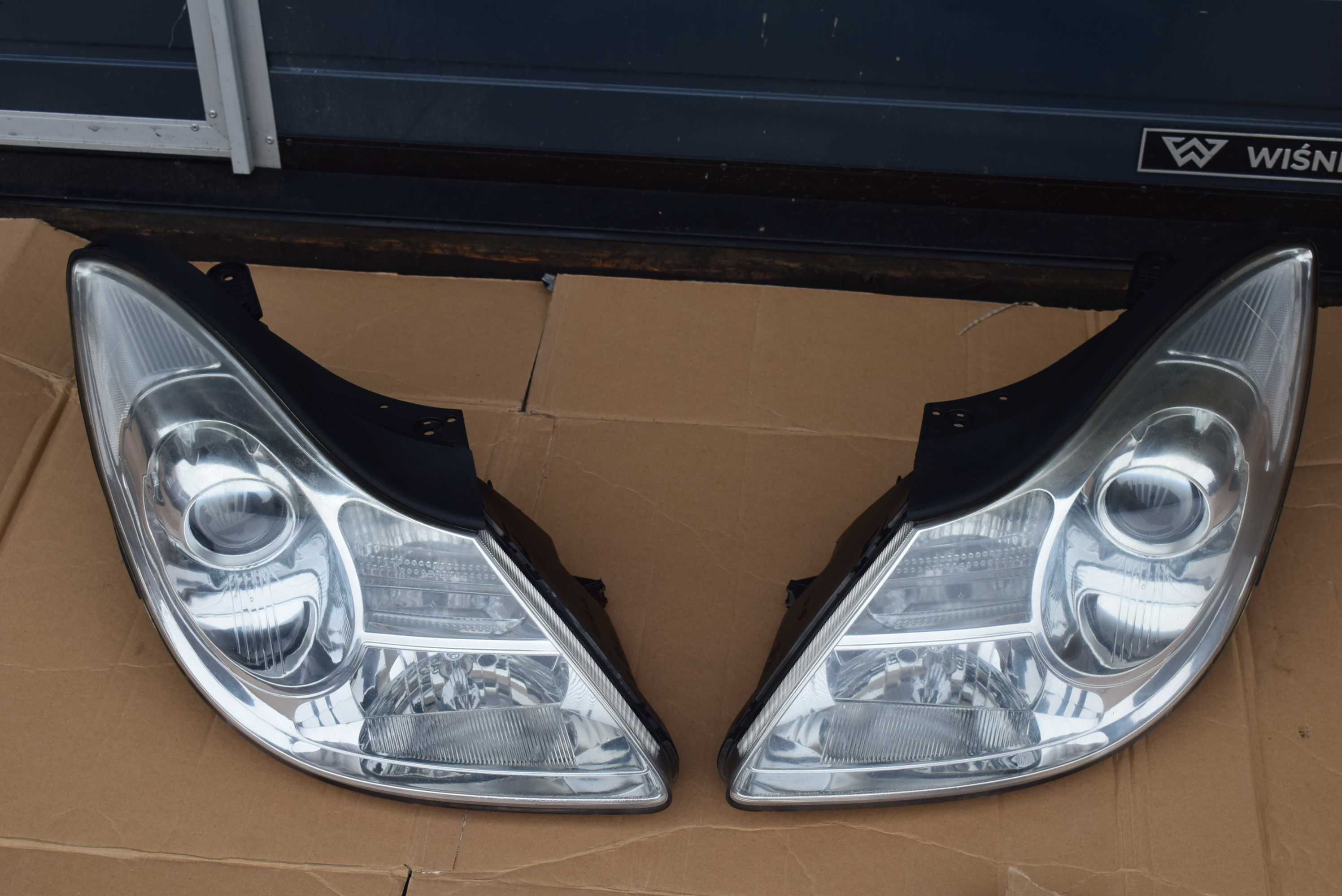 lampa przód przednia xenon  prawa HYUNDAI IX55 11R.EUROPA