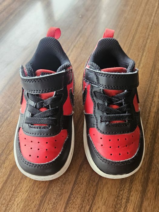 Varios tenis de criança tamanho 22
