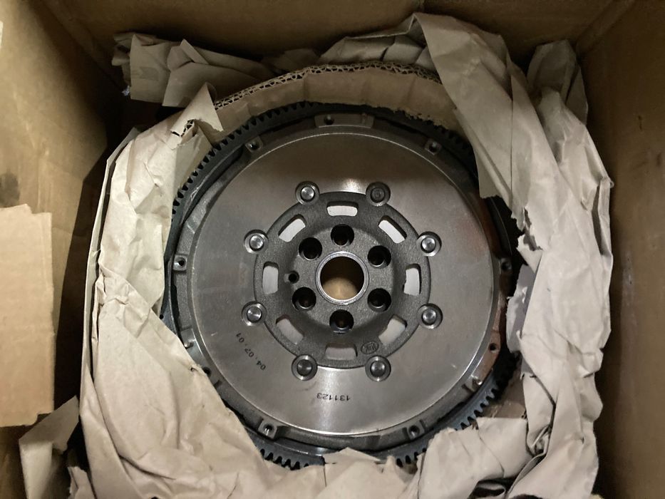 Koło Dwumasowe Sprzęgło  AUDI A3 8P 1.6 TDI