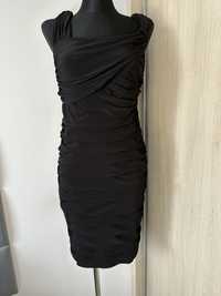 Czarna długa sukienka elegancka z marszczeniami