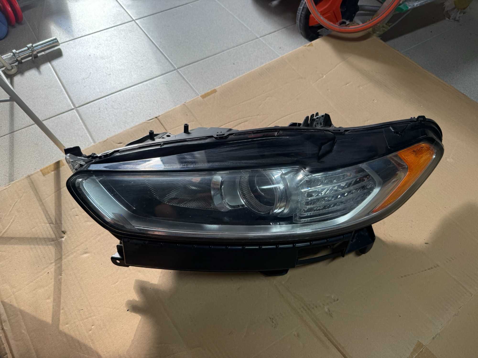 Ford Fusion 2016 USA lampa przednia lewa oryginał
