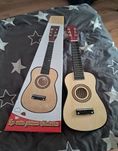 Mini gitara prosto z włoch