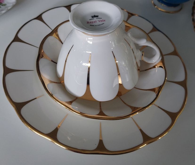 zestaw śniadaniowy, pochodzący z angielskiej wytwórni Royal Vale