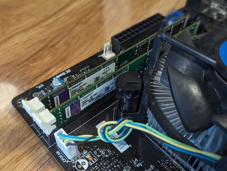 Комплект MSI h81m-e34 + Intel core i5-4460+8Gb ddr3 +кулер s1150