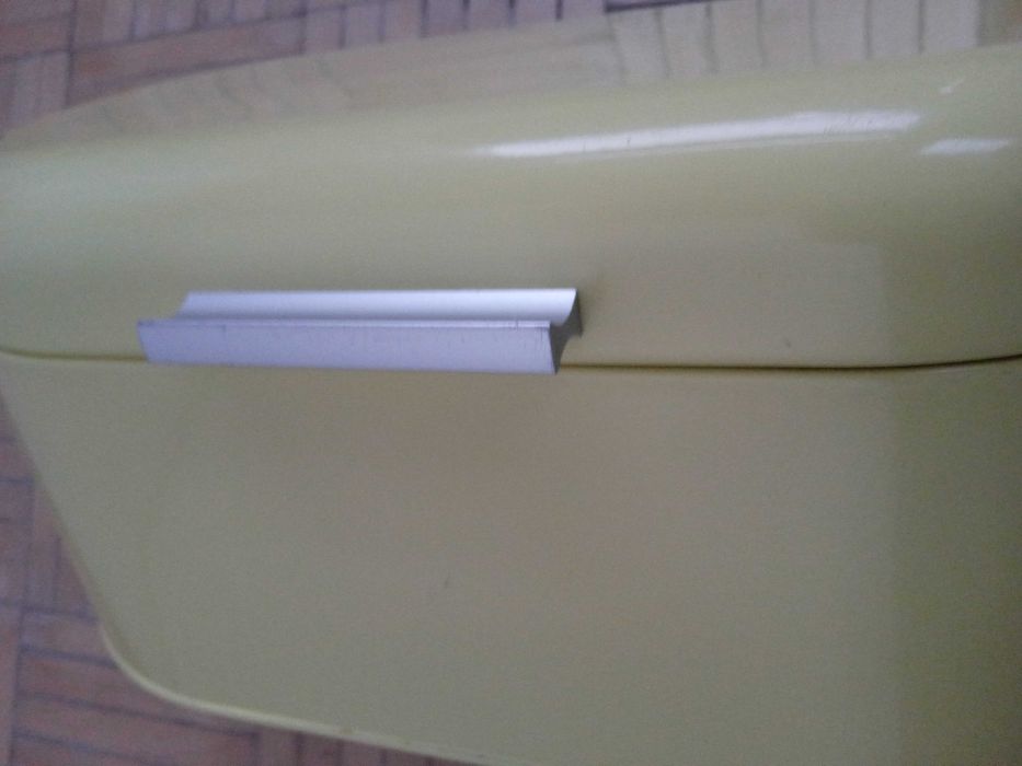 duże żółte metalowe pudełko/kuferek  na kosmetyki