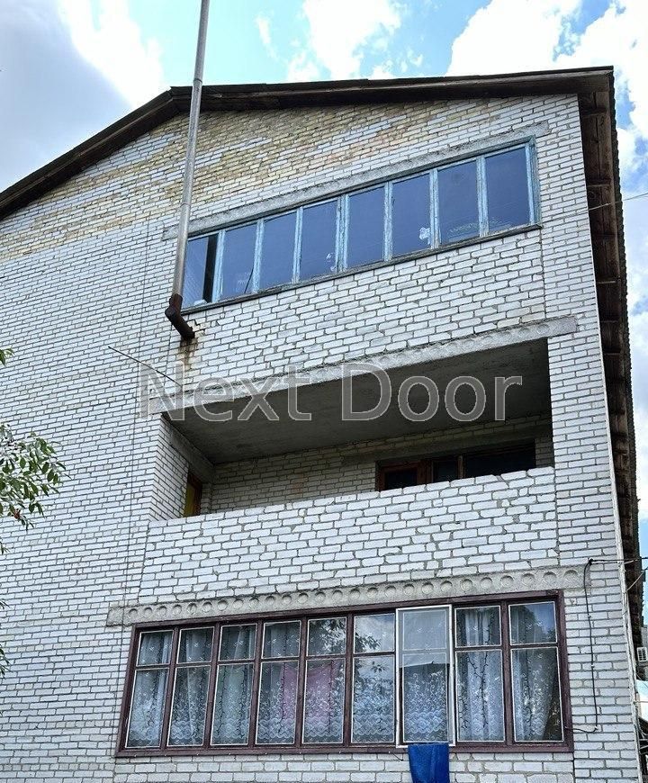 БЕЗ КОМІСІЇ! Продам простору 2-х кімнатну квартиру. Димер. Під Ремонт