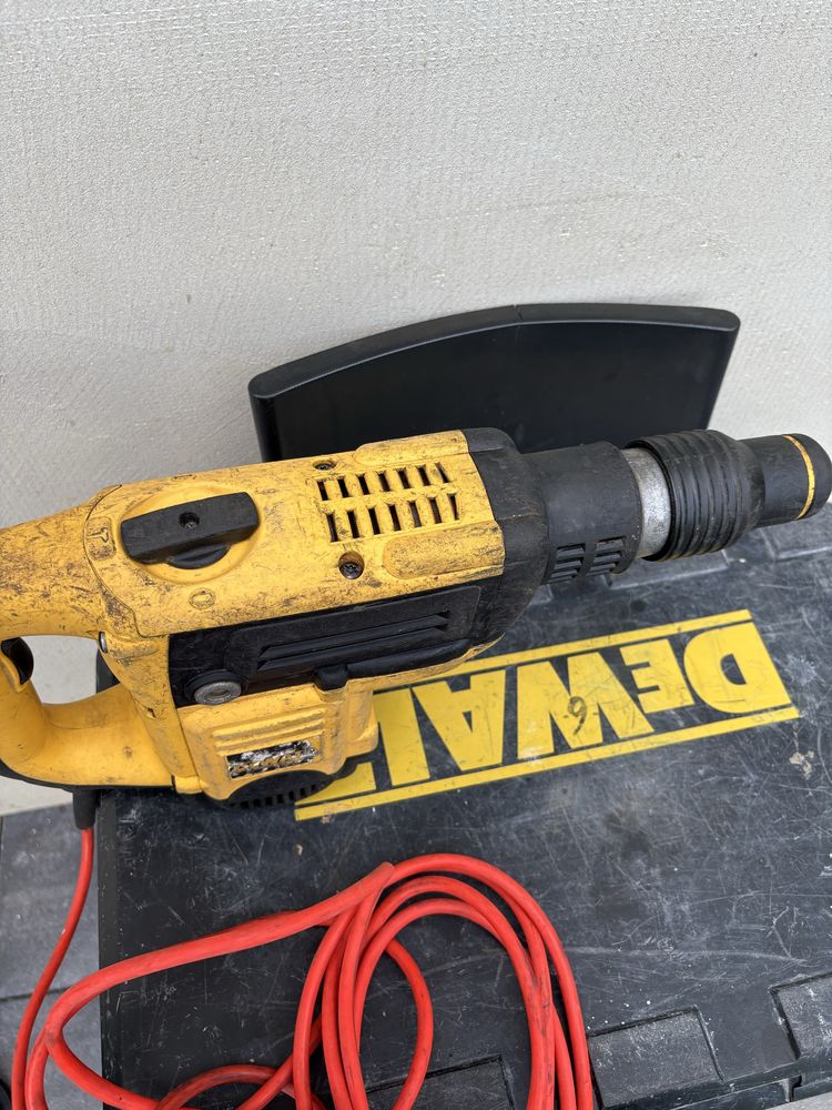 DEWALT D25820 młot dłutujący