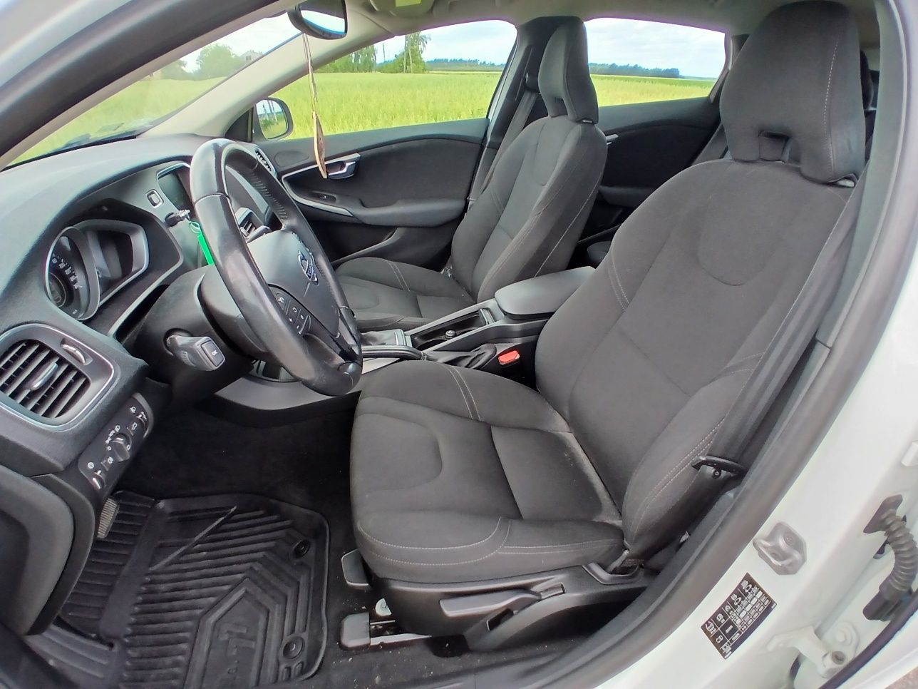 Volvo v40 2.0d. Automat.