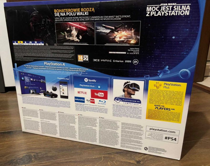 Konsola Sony Playstation 4 slim + dwa pady + gra oryginalny komplet