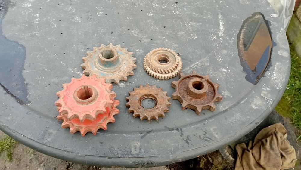 Продам шестерні кожух карбюратор