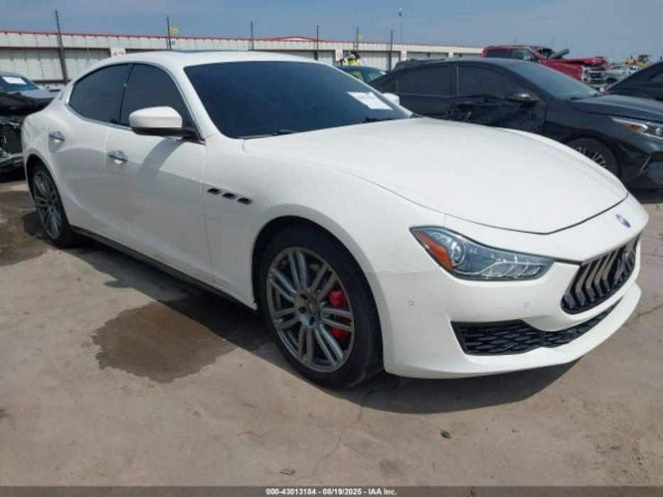 Maserati Ghibli Auta z USA - Zapytaj o więcej ofert!