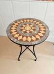 Mesa de jardim com azulejo