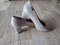 Eleganckie buty na obcasie  Serio Leone – rozmiar 40 – jak nowe!