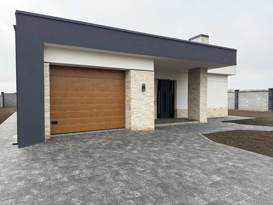 Продаж сучасного будинку з ремонтом і всіма комунікаціями