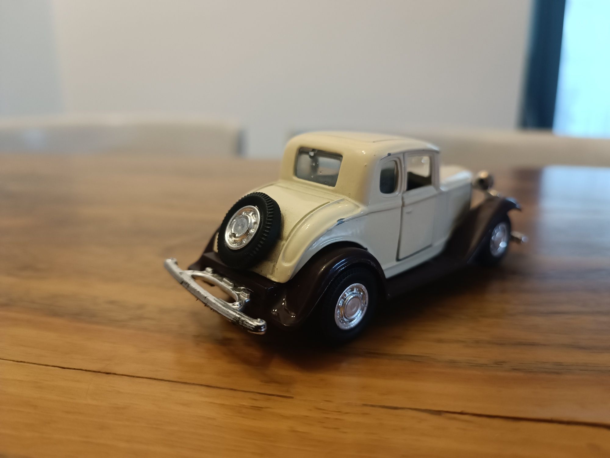 Модель машинка Yatming 1932 Ford Coupe 1:43