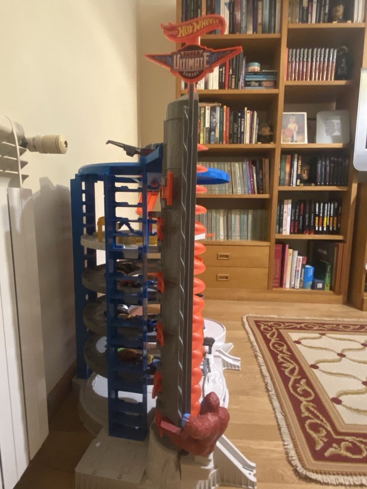 HOT WHEELS -GARAGE ( Super Ultimate)