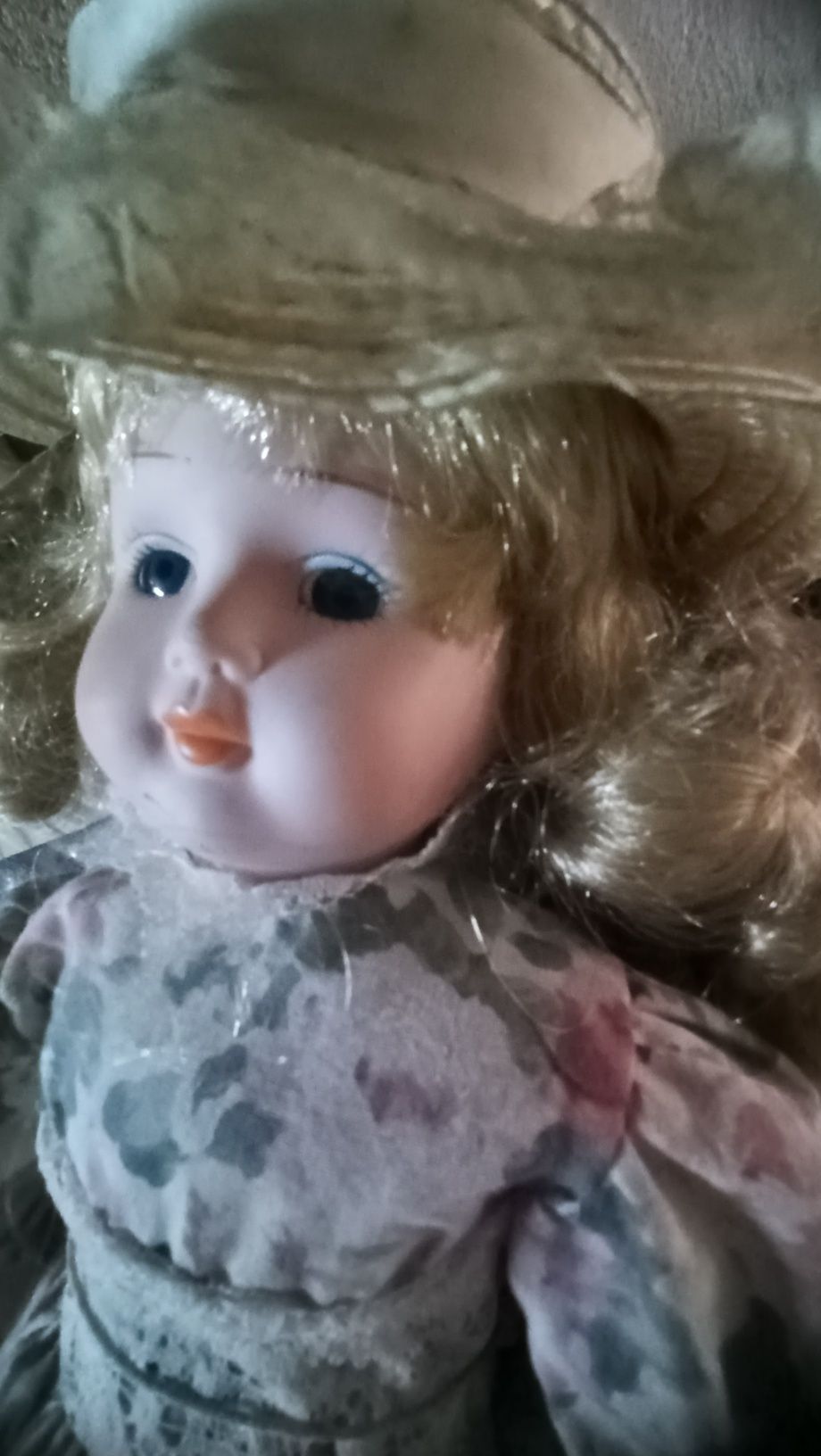 Boneca antiga de porcelana