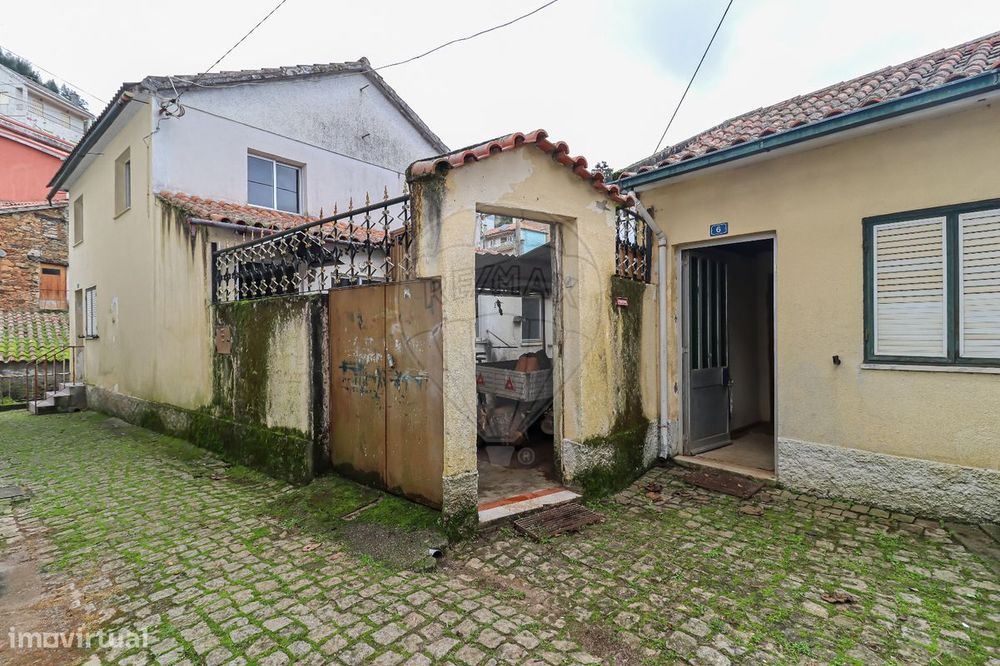 Moradia T4 para venda