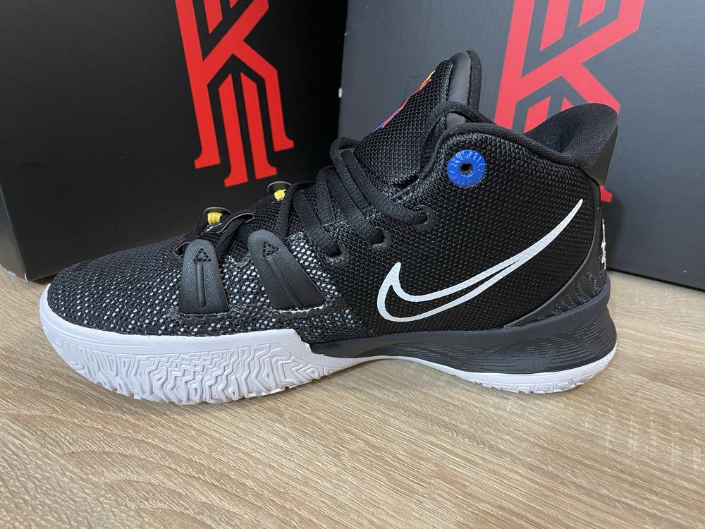 Баскетбол  Kyrie 7 BK black 38-45 в наявності