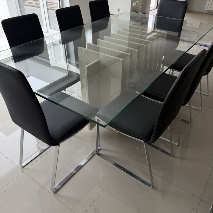 Mesa usada e 8 cadeiras