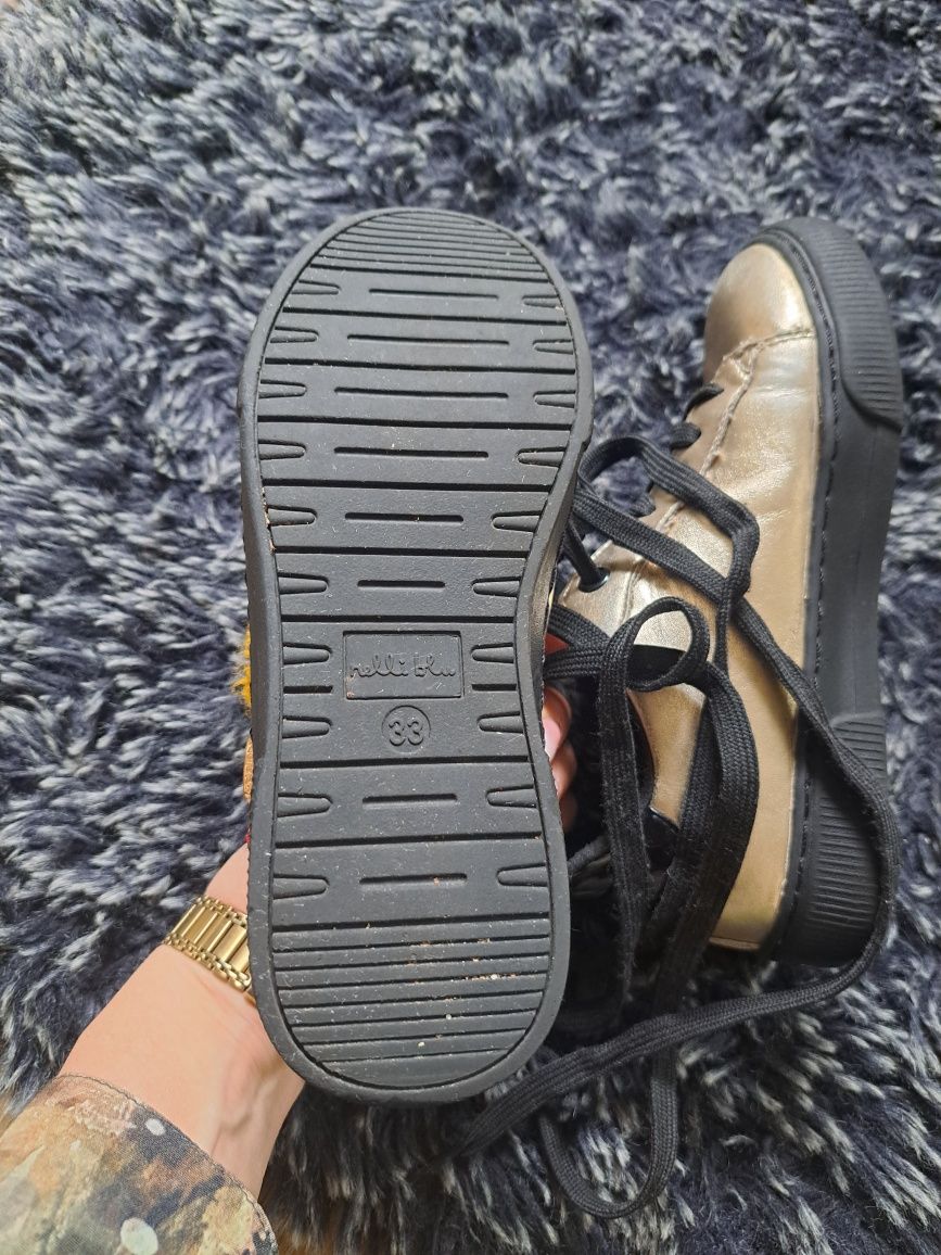 Złote buty z czarna podeszwa CCC 33 rozmiar