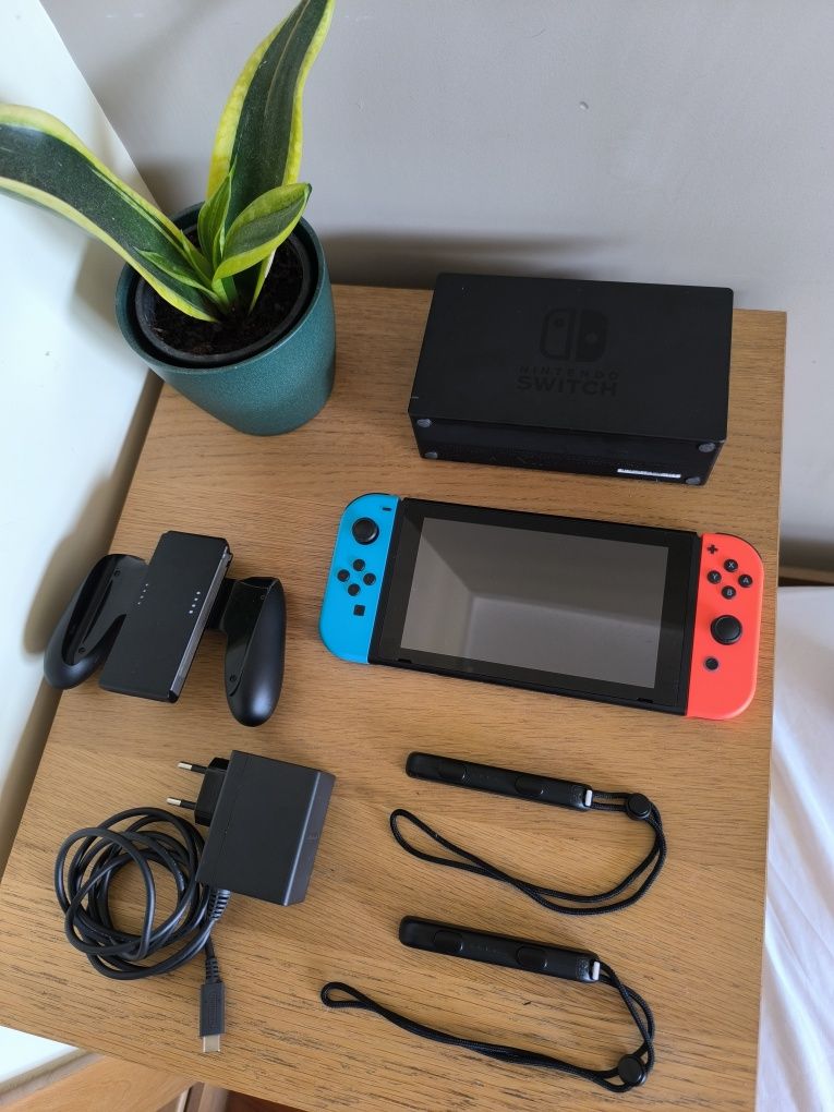Nintendo Switch V1 (Neon Red/Blue) + Acessórios Originais Ótimo Estado