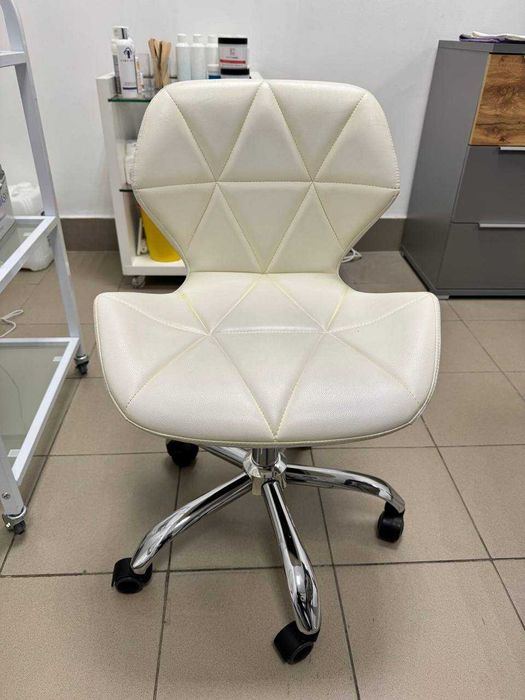 Продається стілець.