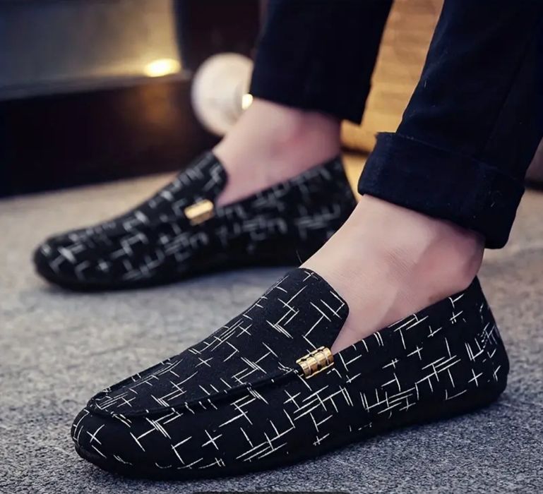 4  pares de Sapatos/botas  novos ..