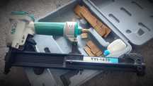 Máquina de pregar pneumática
