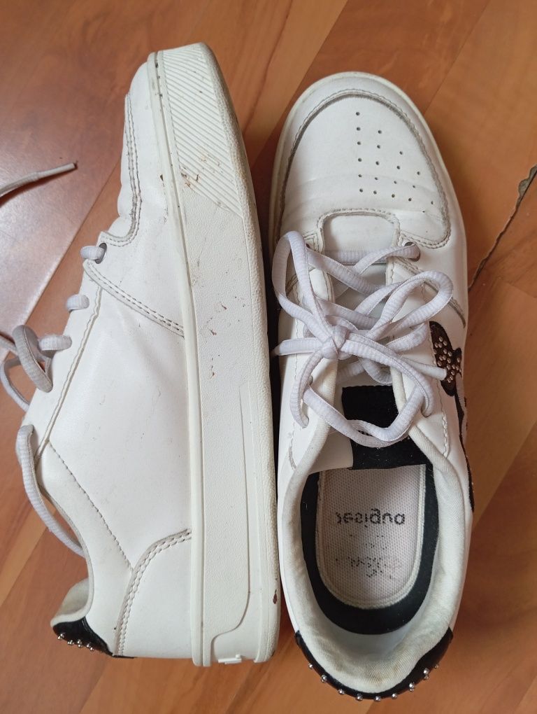 Białe buty sportowe adidas, rozmiar 39