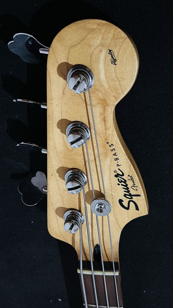 Baixo Elétrico Squier Precision Bass – Excelente Estado