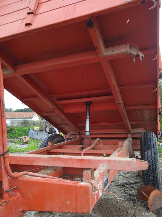 Reboque tri-basculante 3 Toneladas Joper muito bom estado do ano 2003