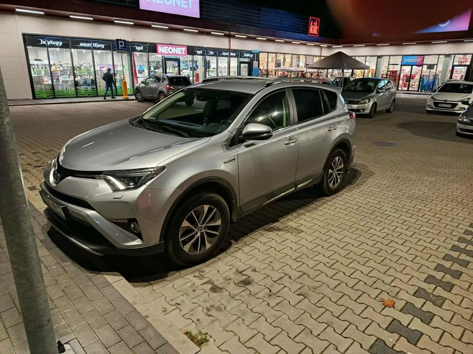 Toyota RAV4 Toyota RAV4 hybryda niski przebieg stan idealny