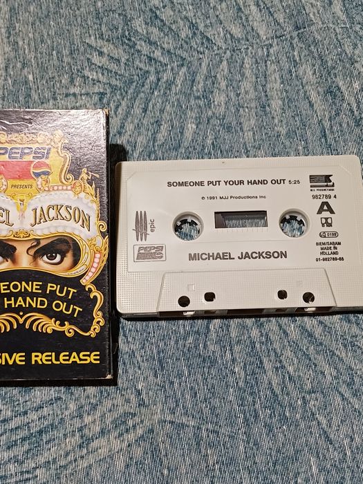 K7 Mickael Jackson "someone put tour hand out"