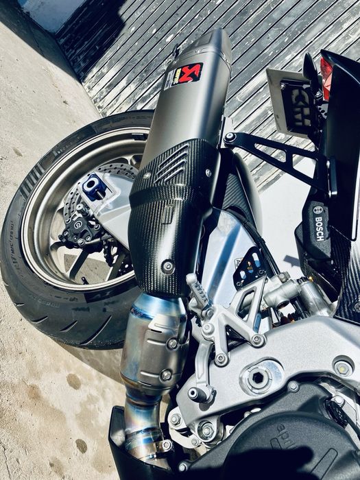 Aprilia RSV4 1100 Factory - 217 cv!