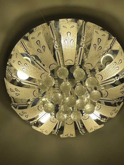 Продам люстру