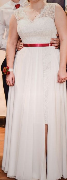 Suknia ślubna. Trzyczęściowy zestaw