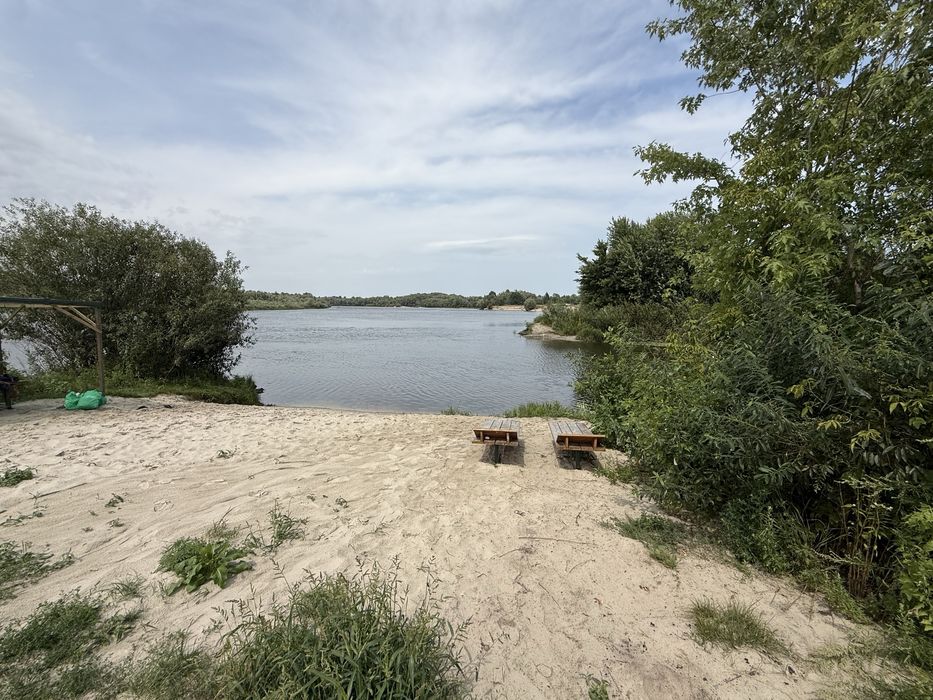 Будинок біля Десни,Зазимʼя,Лівий берег,асфальт,закрита територія
