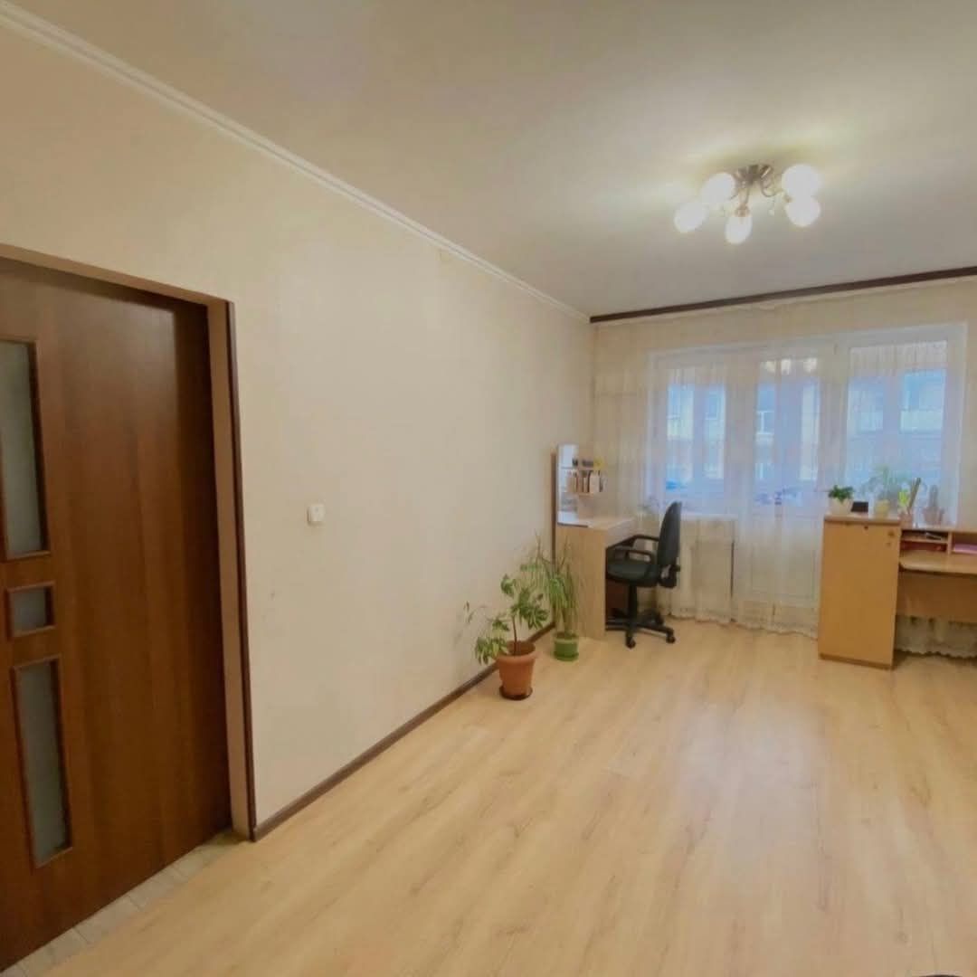 Продаж 2-кім кВ в ценлянгму будинку вул. Пасічна