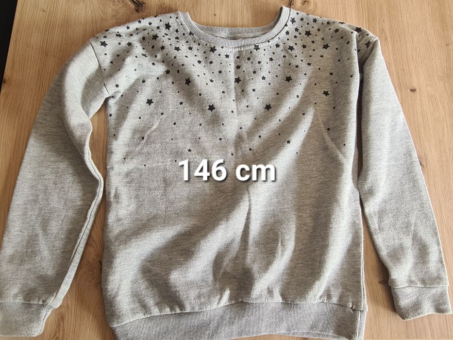 Fajna cieplutka szara bluza w czarne gwiazdki 146 cm