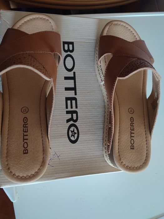 Chinelos novos Bottero