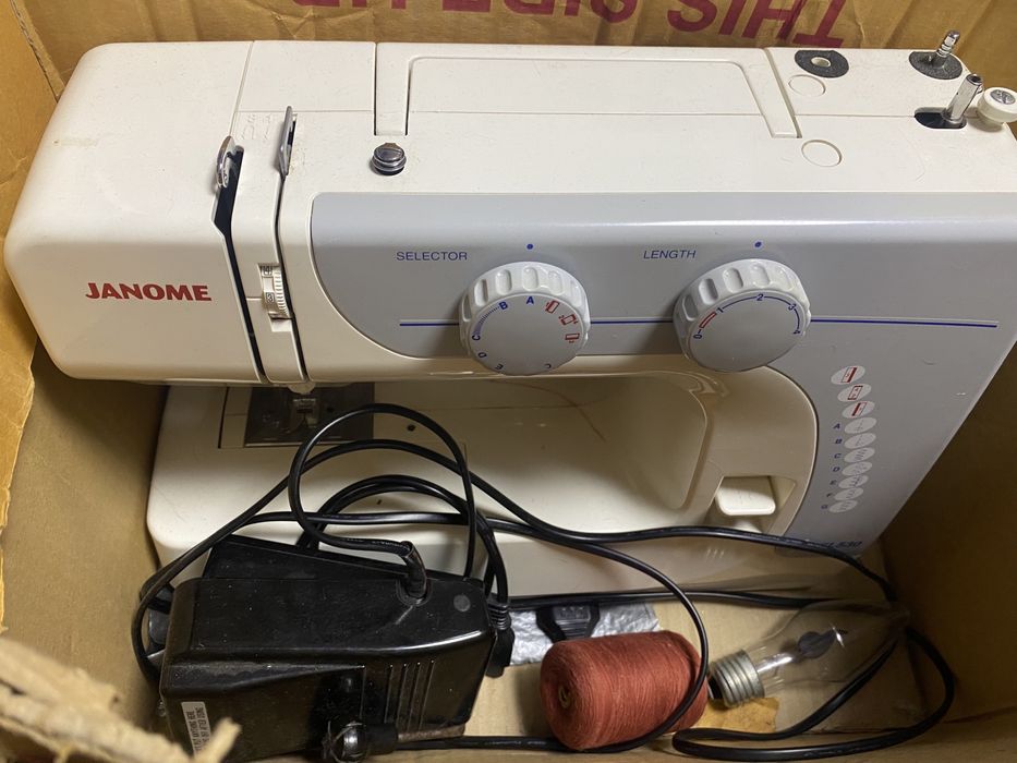 Швейна машинка Janome