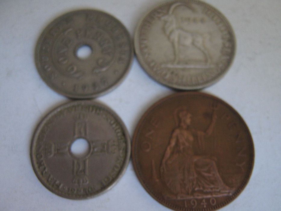 Mais de 100 moedas antigas Estangeiras de varios paises