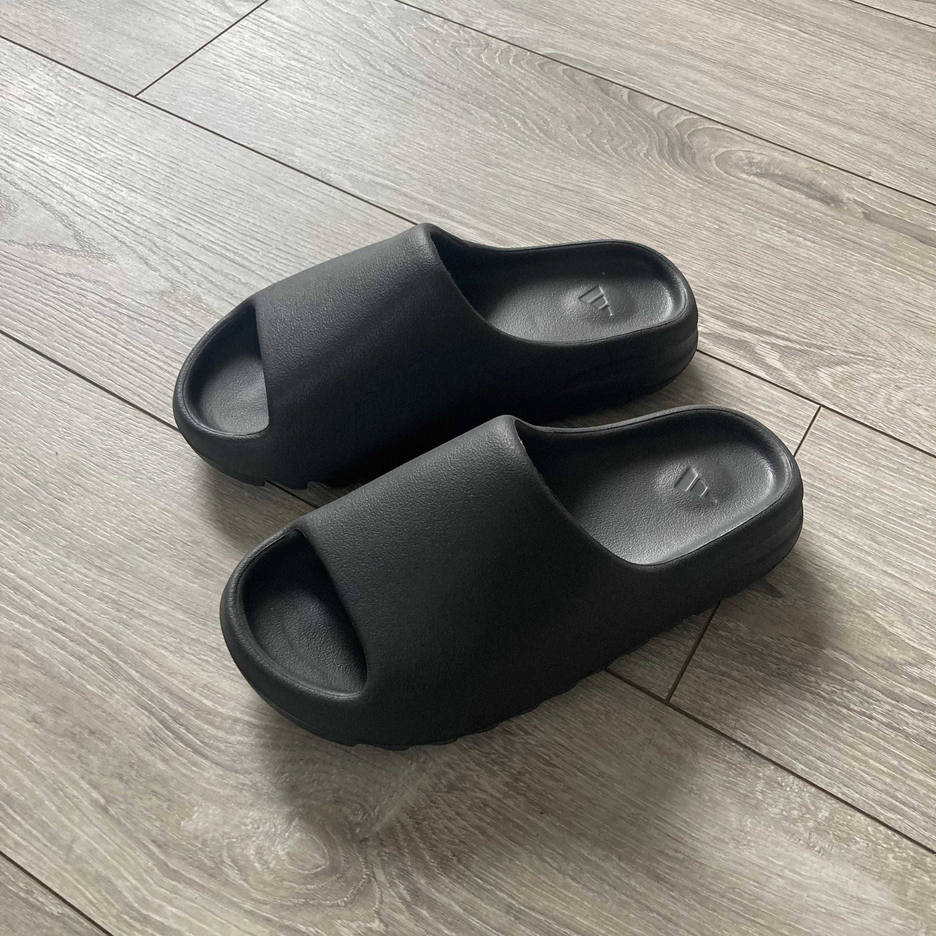 Yeezy Slide Onyx 44