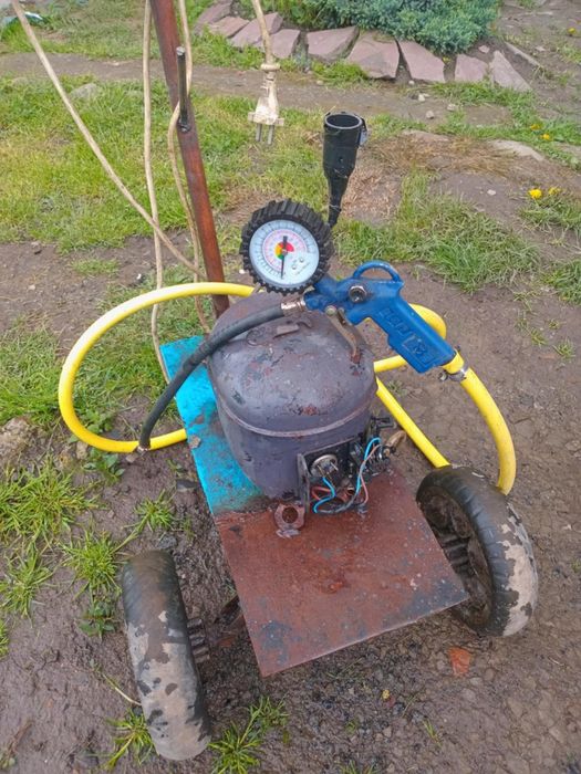 Компресор для накачування  коліс