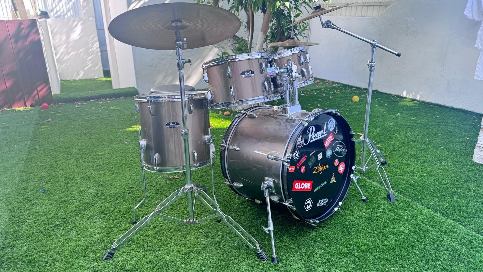 Pearl Roadshow Completa com Pratos e Banco