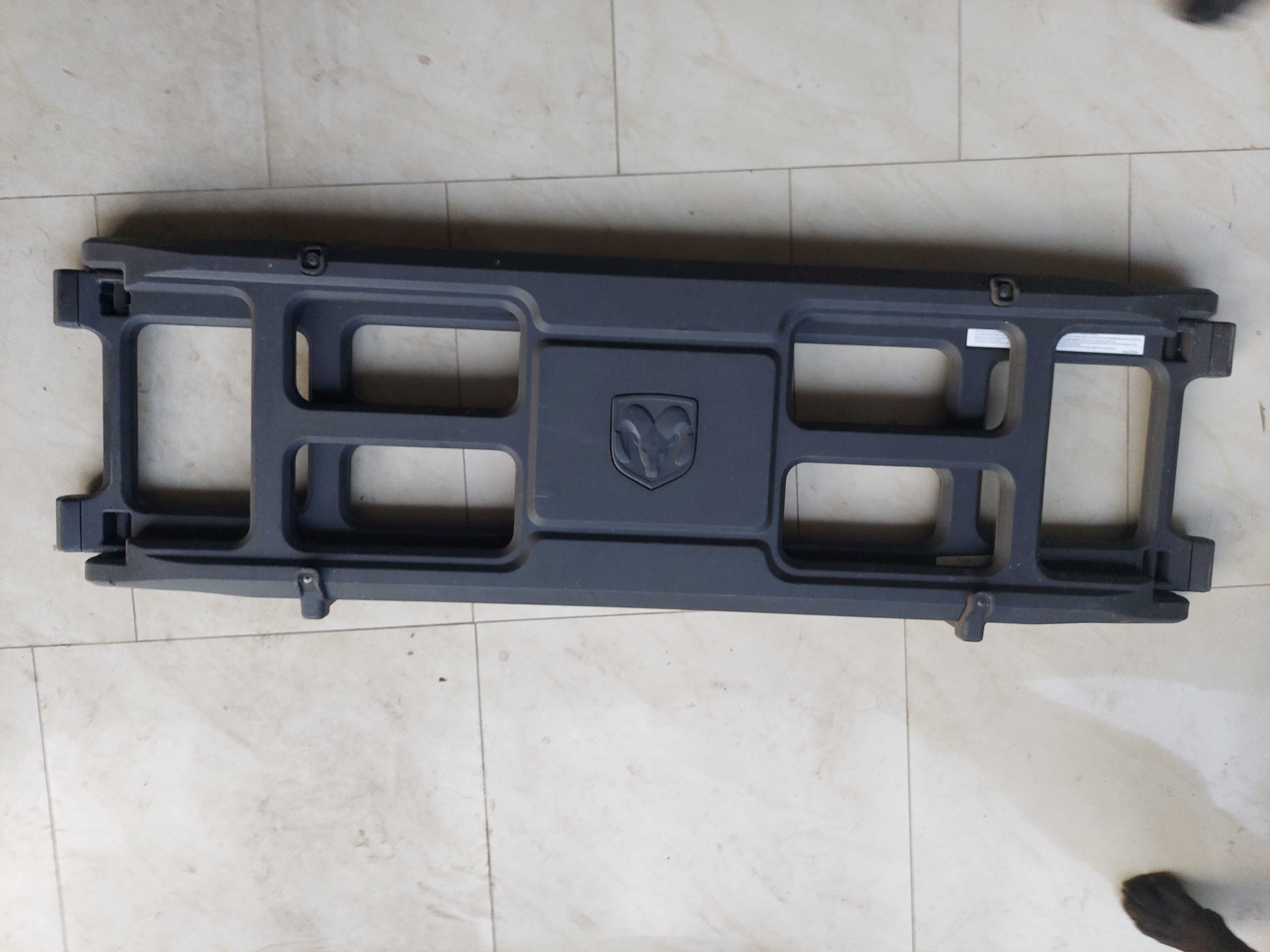 ram 1500 przegroda paki z rambox
