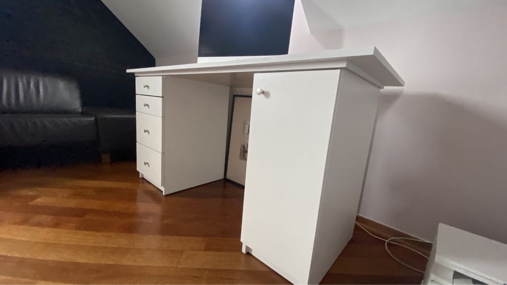 Biurko białe do gabinetu , pokoju biurowego , dziecięcego