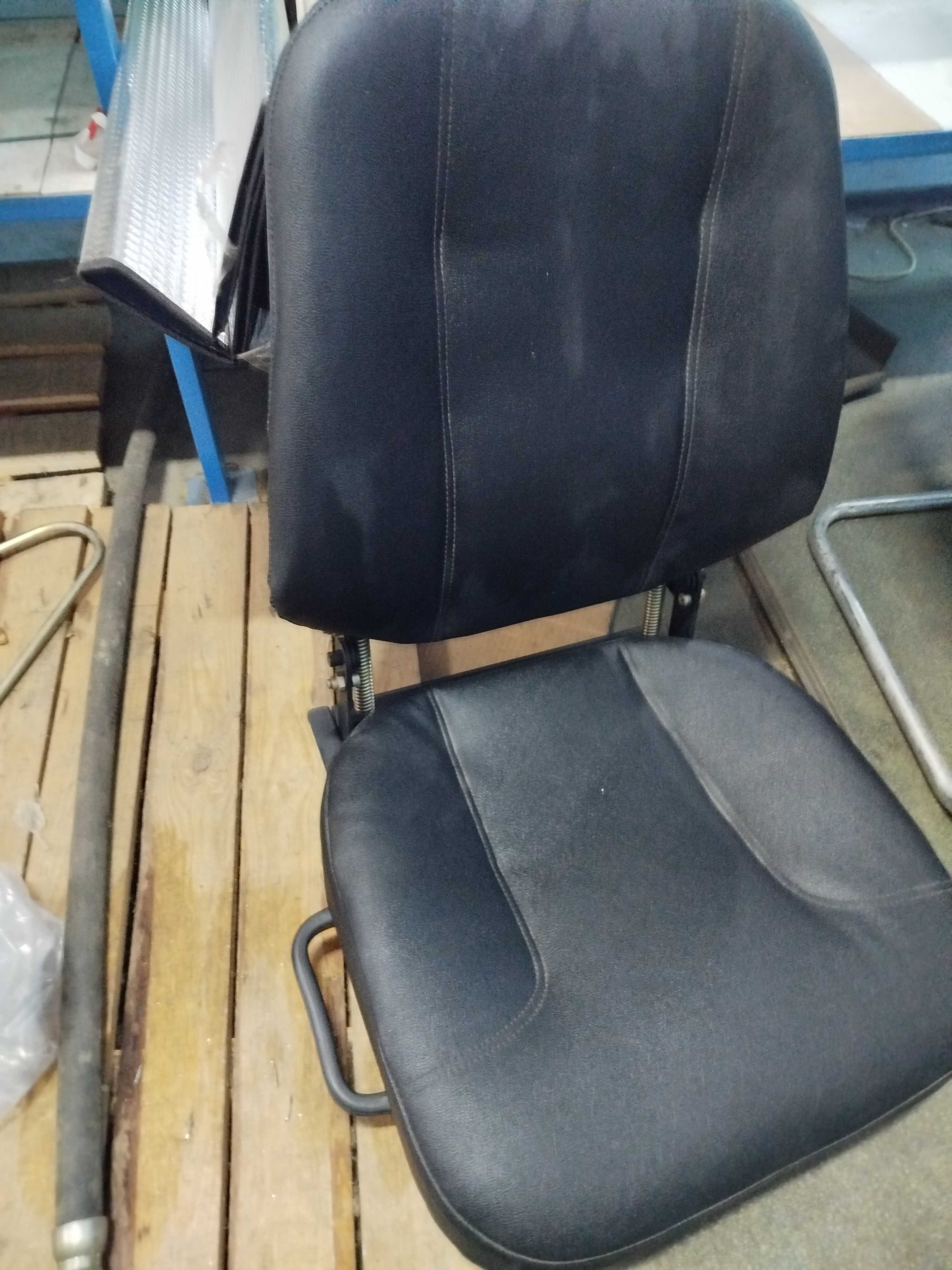 Сидіння пасажирське праве  (в-ва КАМАЗ) 53205-6830010-01