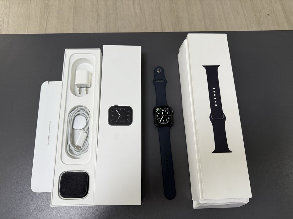 Apple Watch Series 5 44 мм